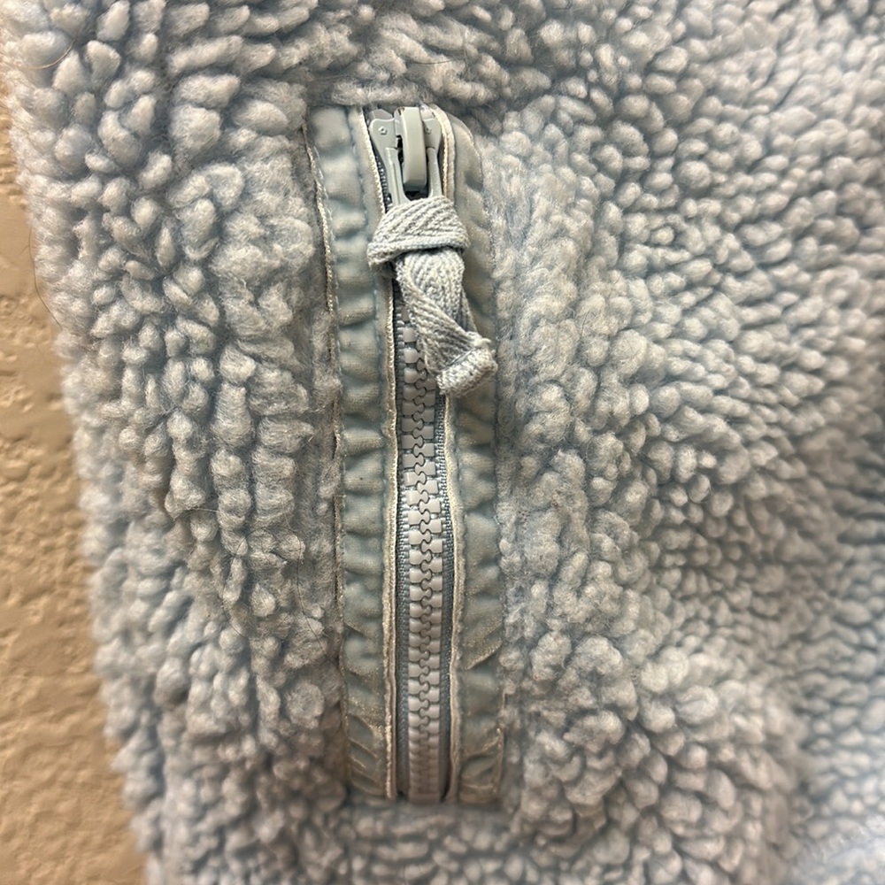 Old Navy Sherpa Vest - Picture 4 of 6
